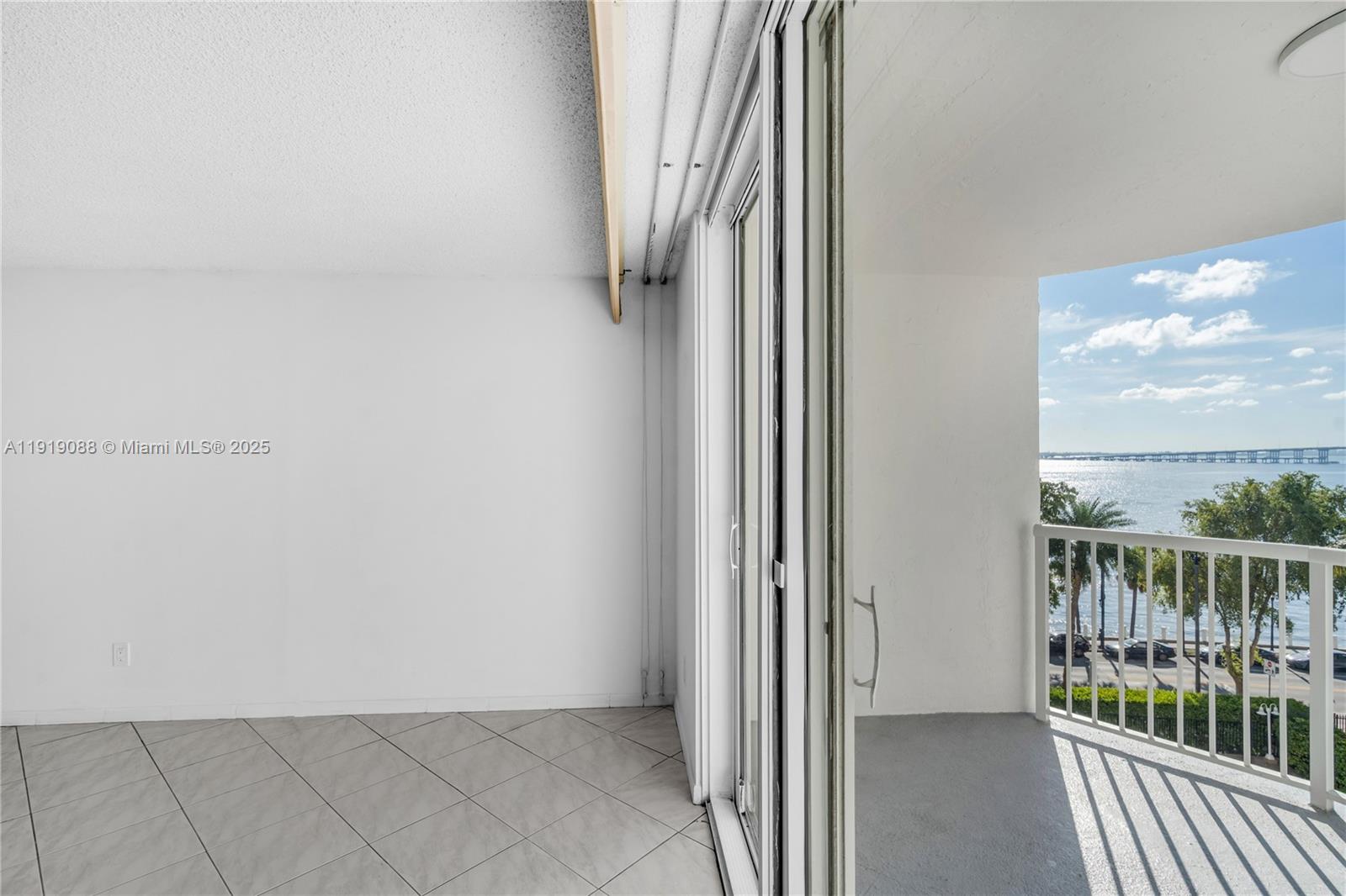 1420 Brickell Bay Dr # 608B