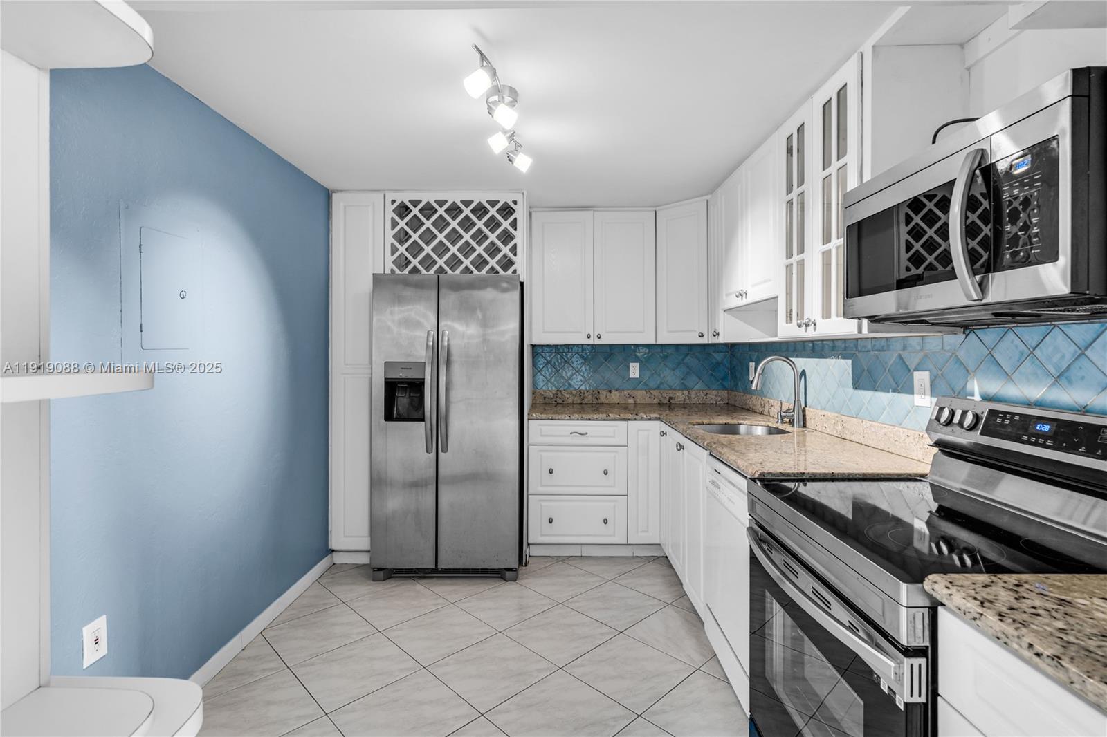 1420 Brickell Bay Dr # 608B