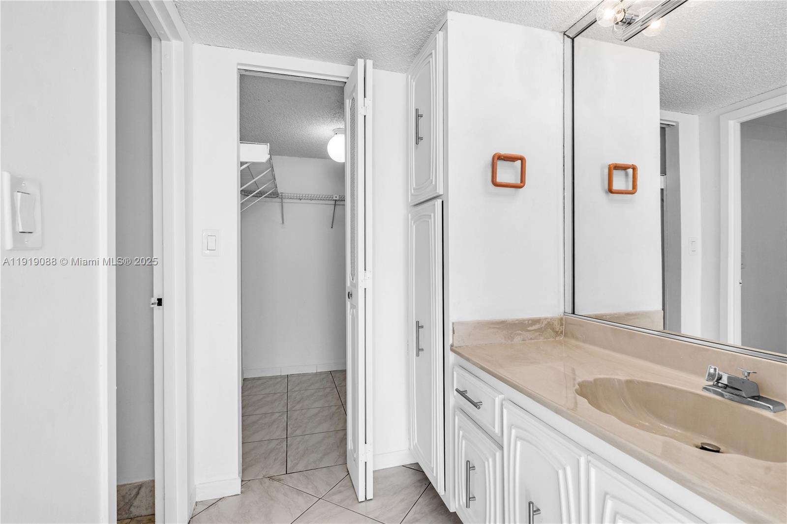 1420 Brickell Bay Dr # 608B