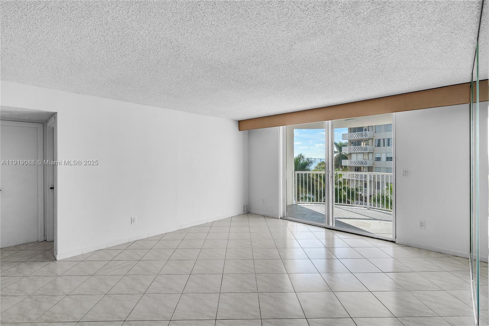 1420 Brickell Bay Dr # 608B