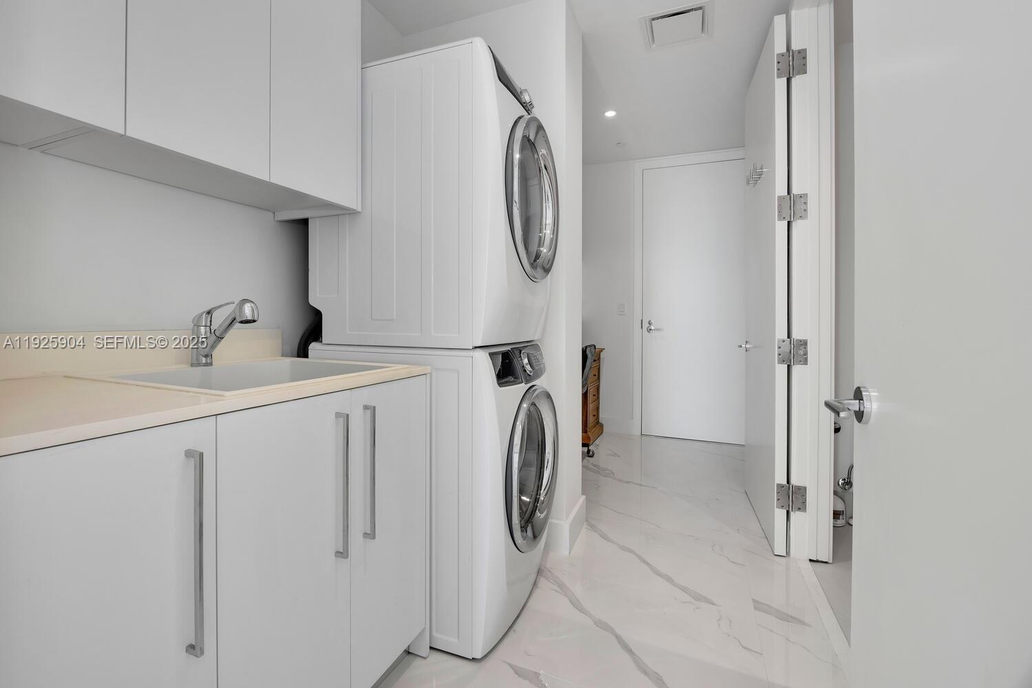 15701 Collins Ave # 3701