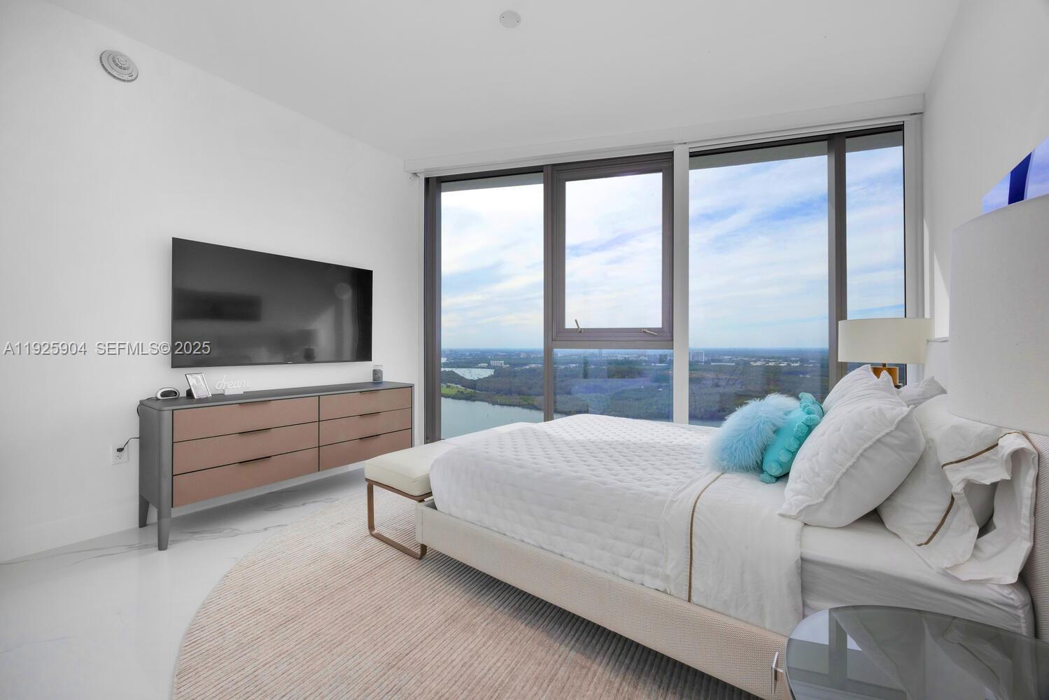 15701 Collins Ave # 3701