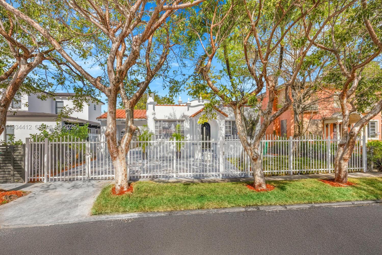 1785 SW 10th St