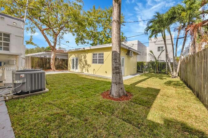 1785 SW 10th St