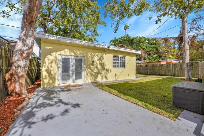 1785 SW 10th St