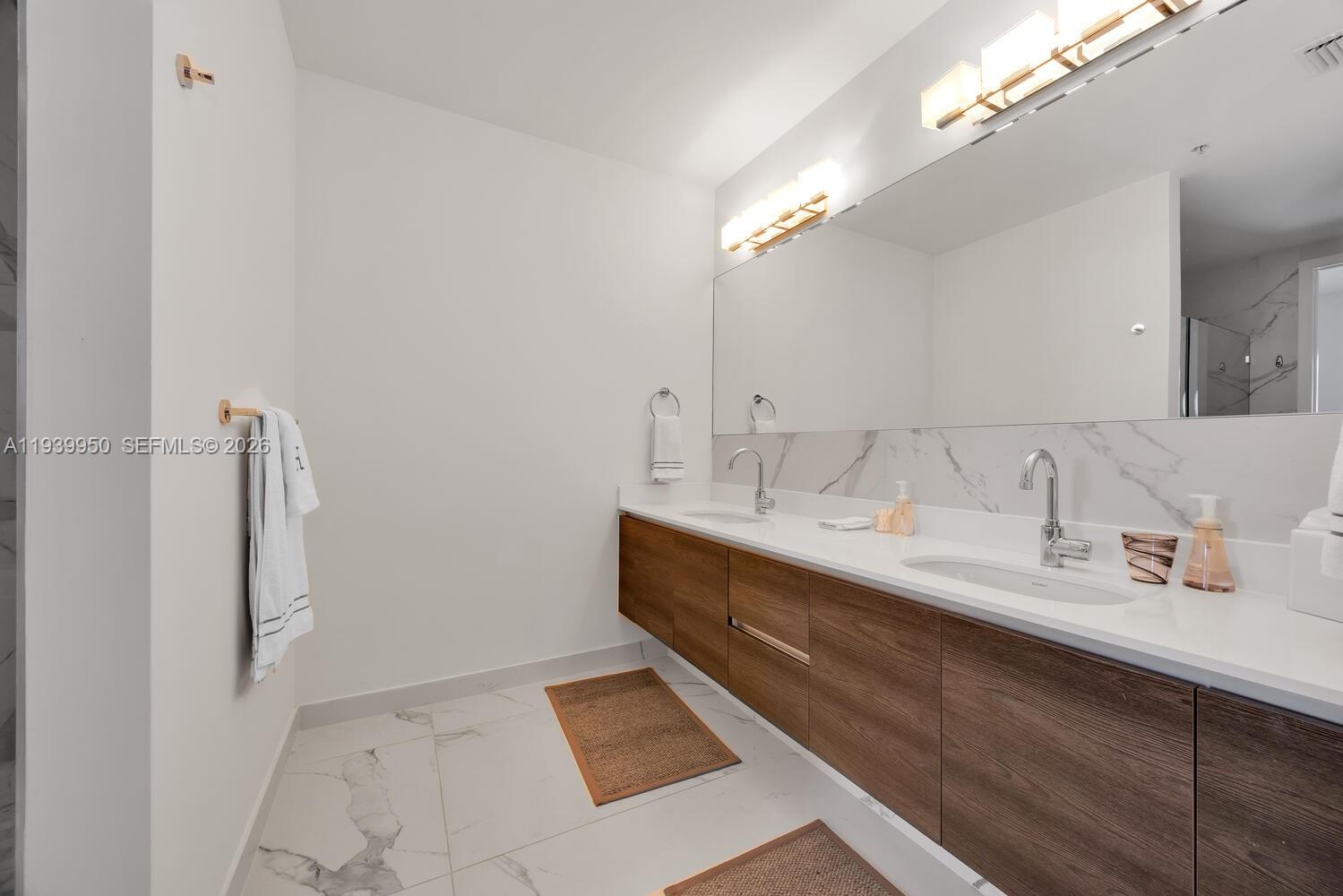 301 Altara Ave Unit: LPH914