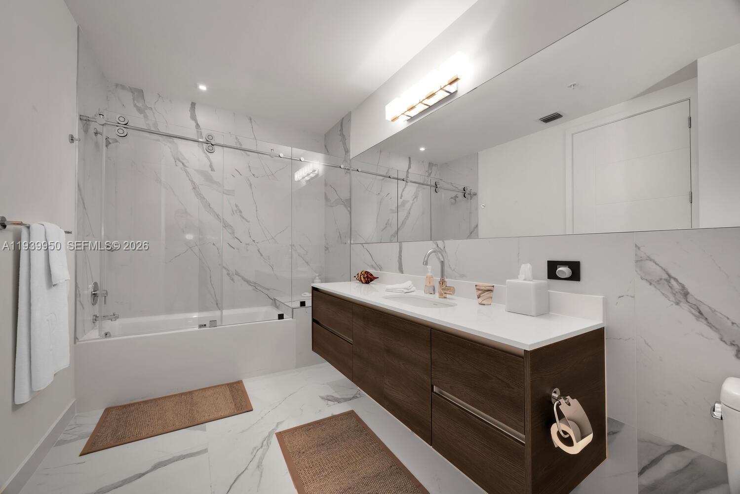 301 Altara Ave Unit: LPH914