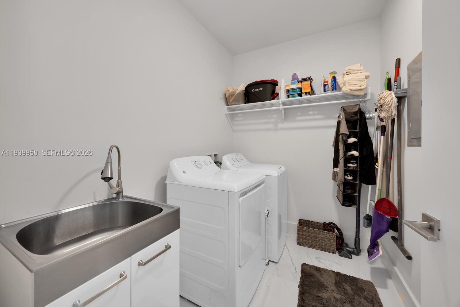 301 Altara Ave Unit: LPH914