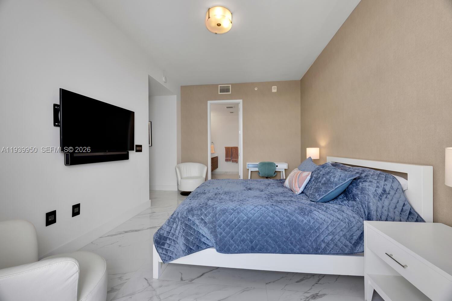 301 Altara Ave Unit: LPH914