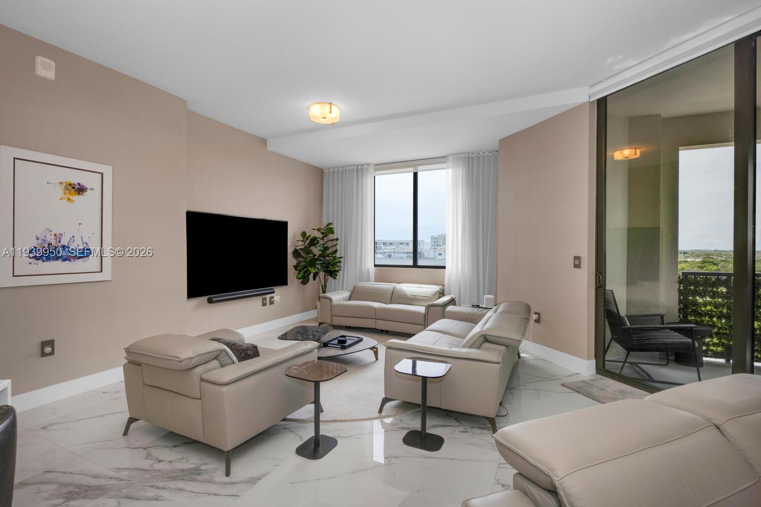 301 Altara Ave Unit: LPH914