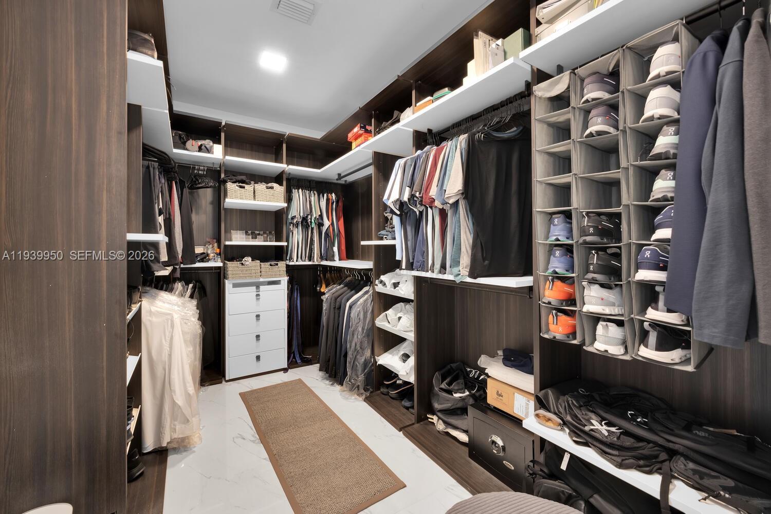 301 Altara Ave Unit: LPH914