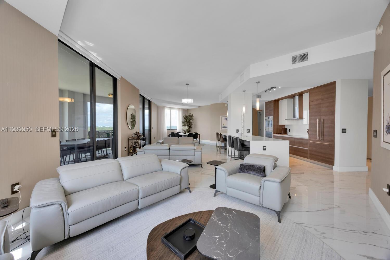 301 Altara Ave Unit: LPH914