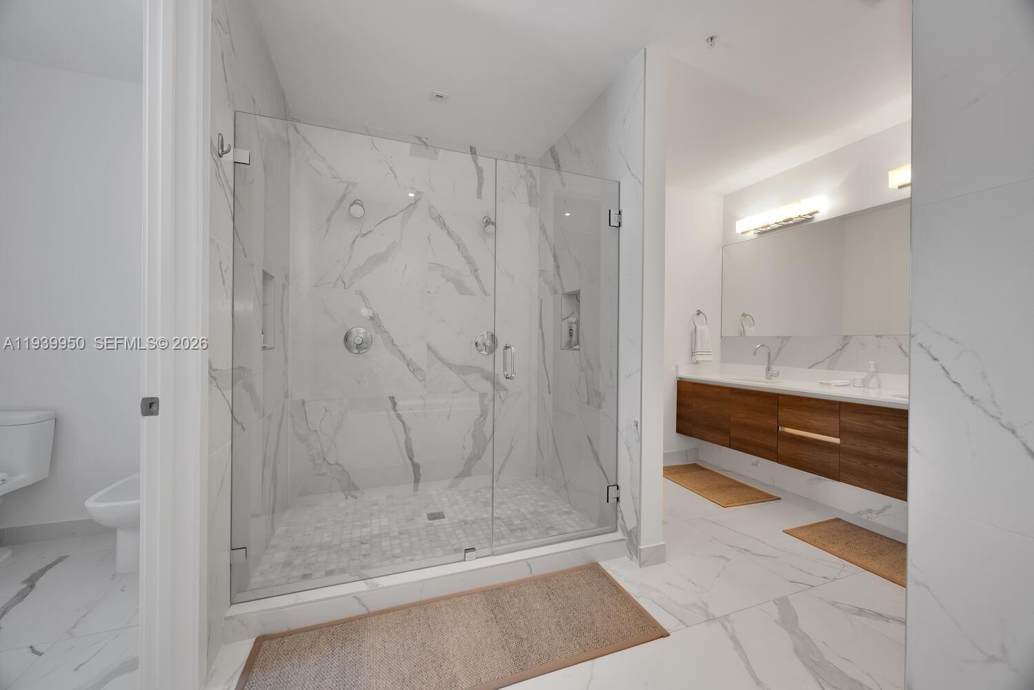 301 Altara Ave Unit: LPH914