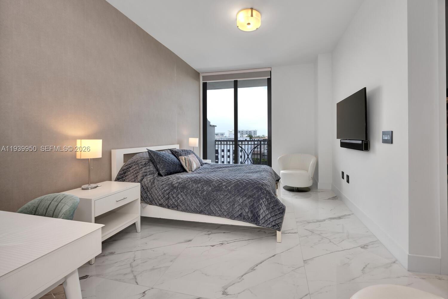 301 Altara Ave Unit: LPH914