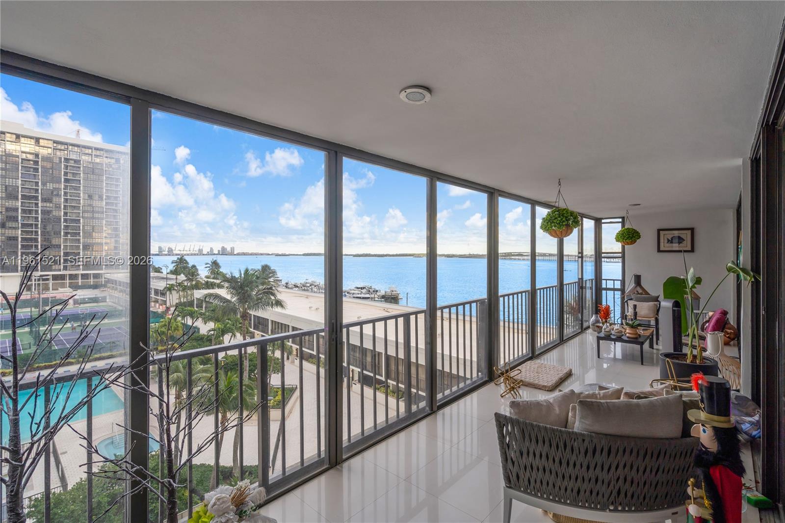 1925 Brickell Ave # 606