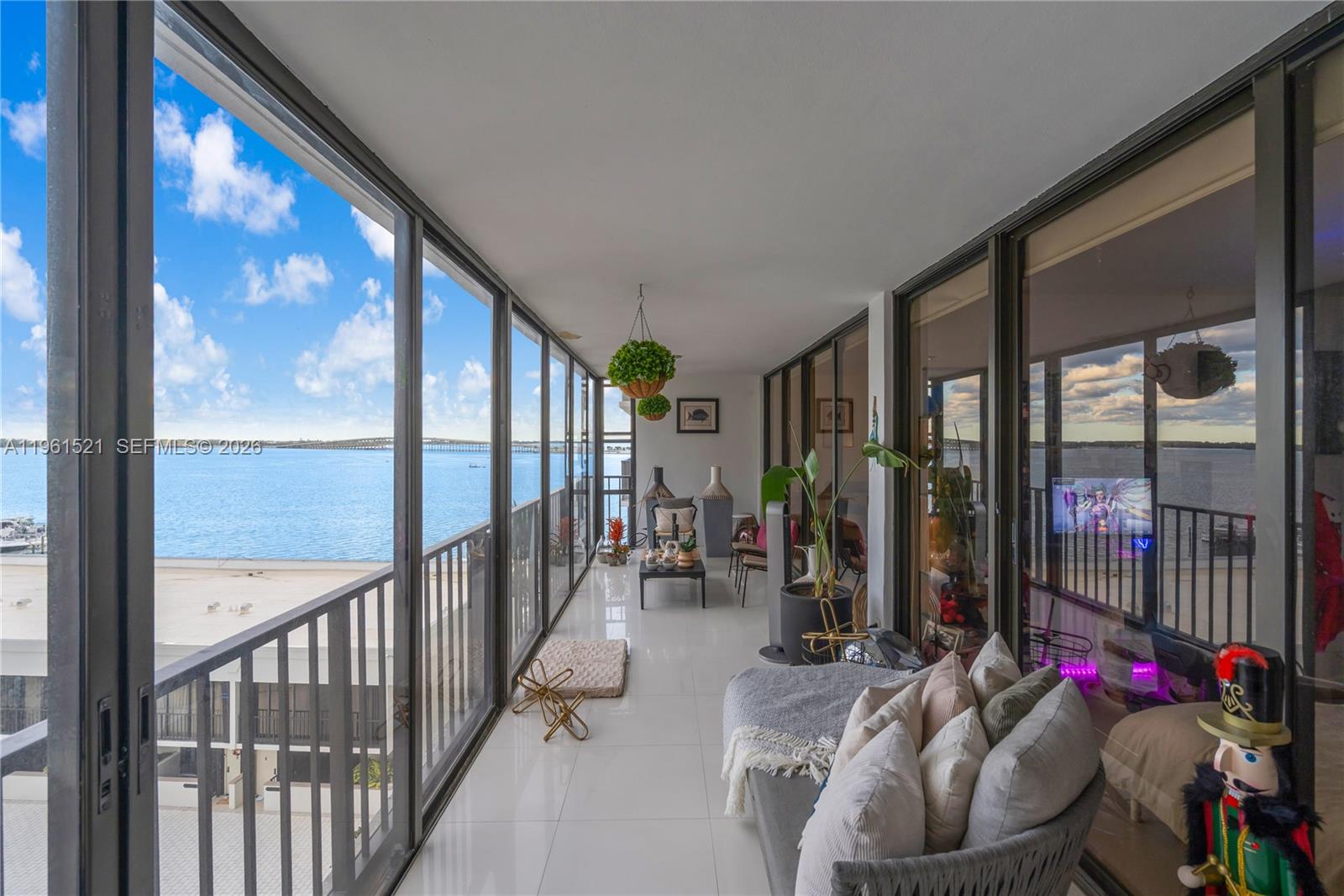 1925 Brickell Ave # 606