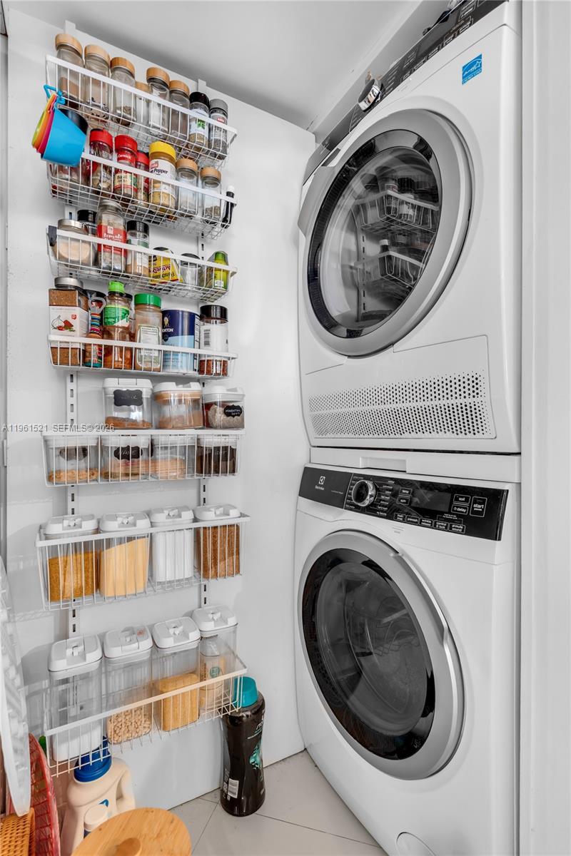 1925 Brickell Ave # 606