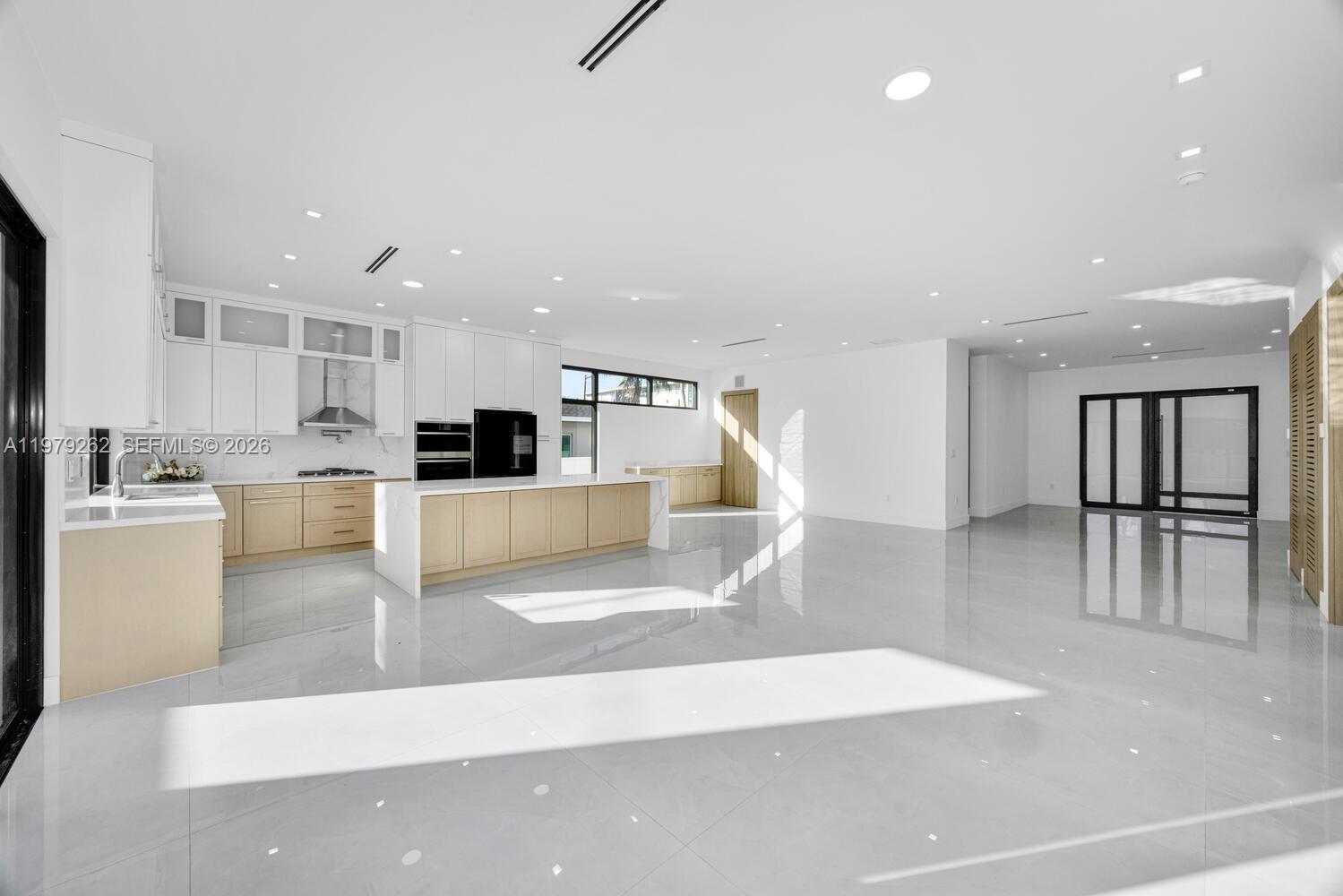 472 S Royal Poinciana Blvd