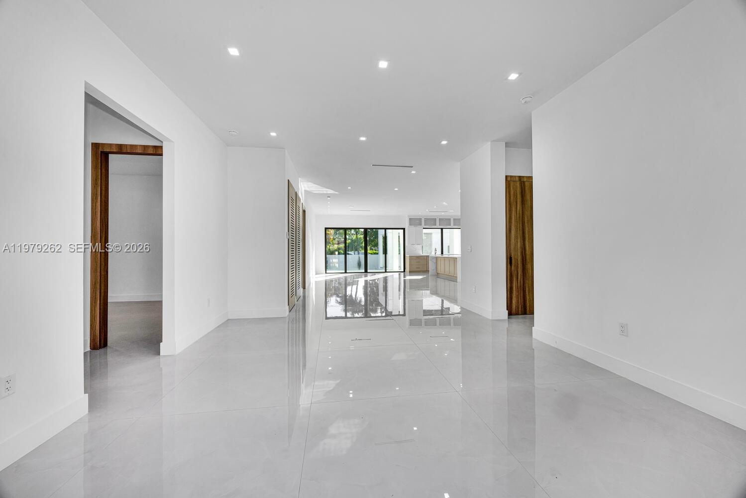 472 S Royal Poinciana Blvd