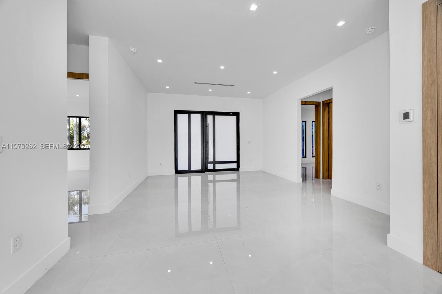 472 S Royal Poinciana Blvd