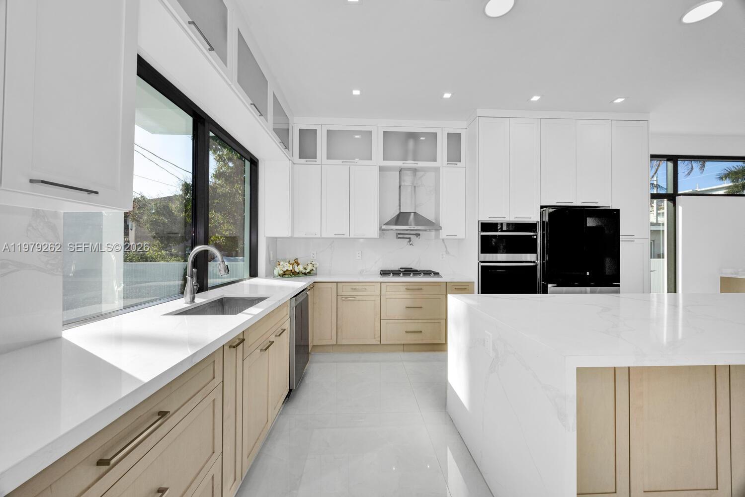 472 S Royal Poinciana Blvd