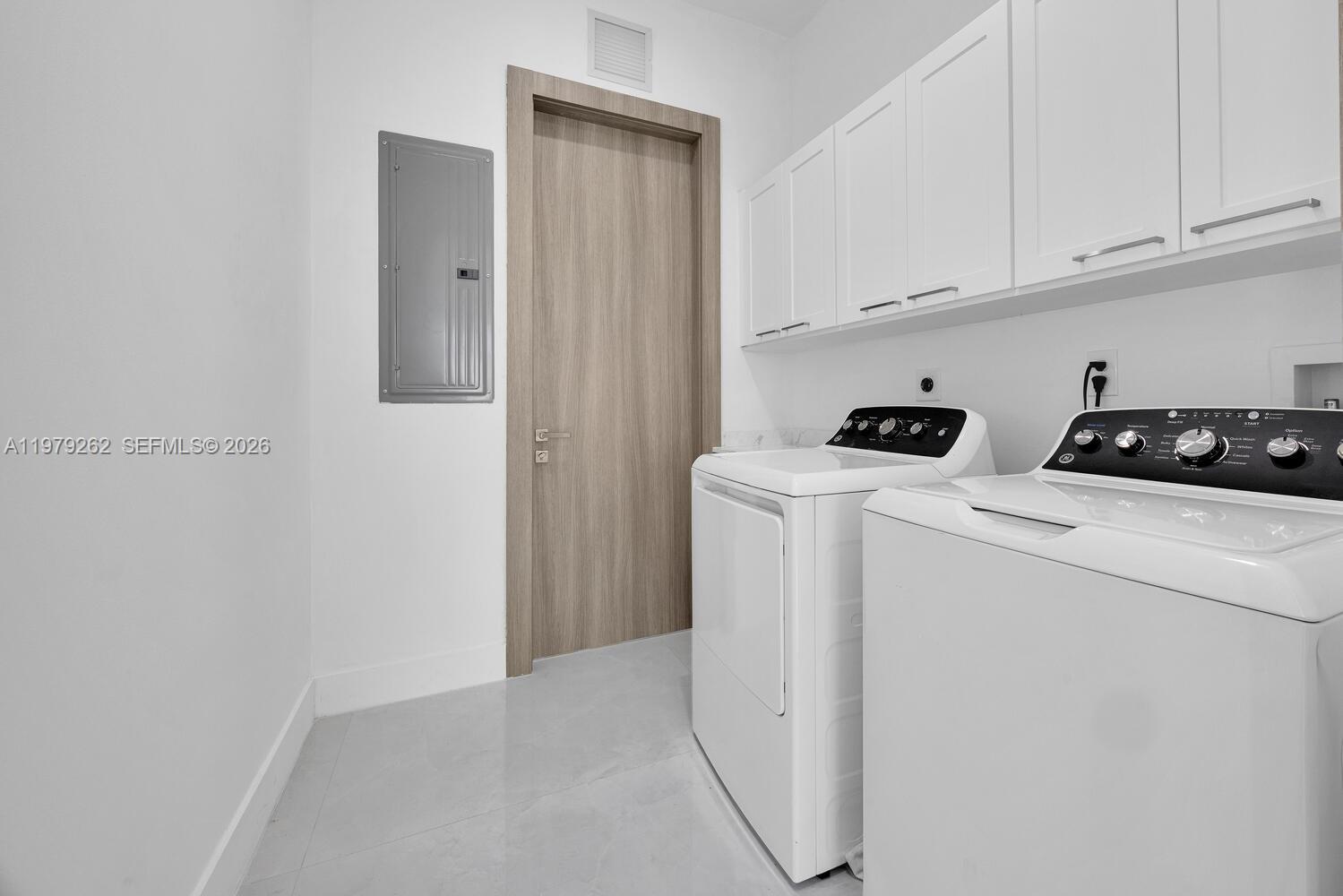 472 S Royal Poinciana Blvd