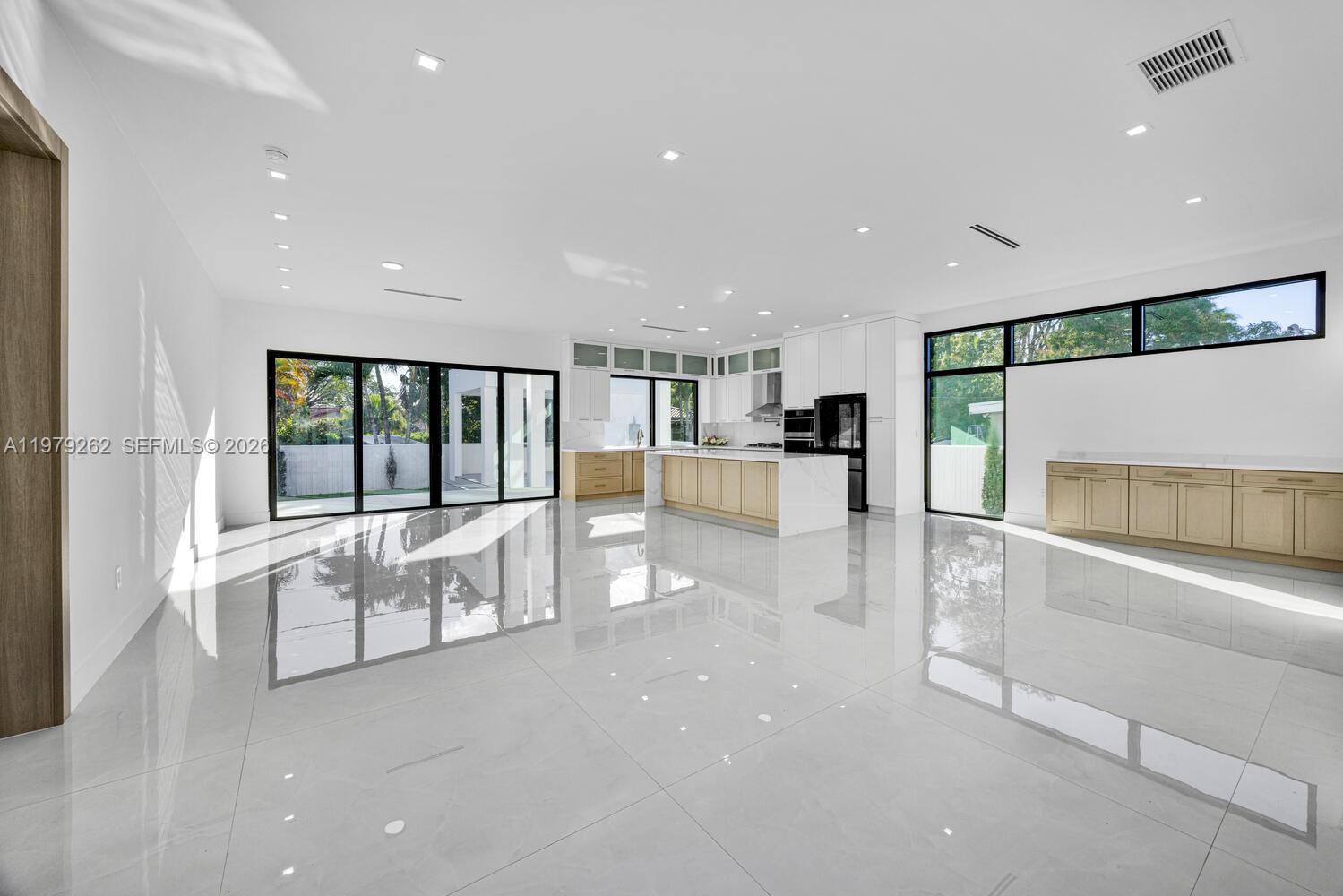 472 S Royal Poinciana Blvd