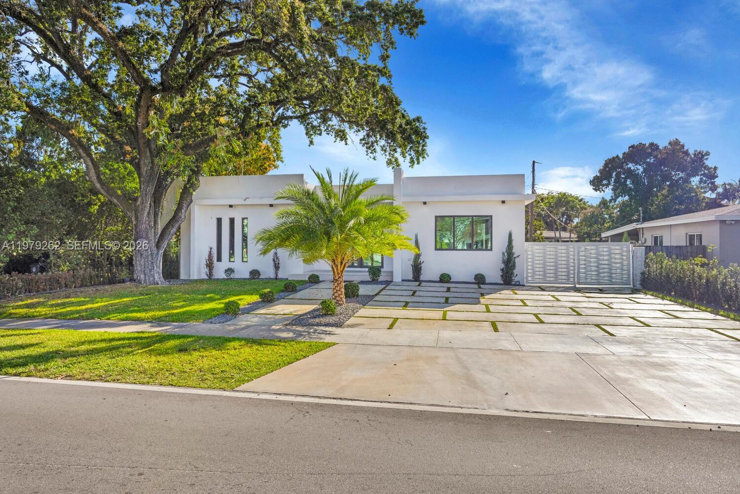 472 S Royal Poinciana Blvd