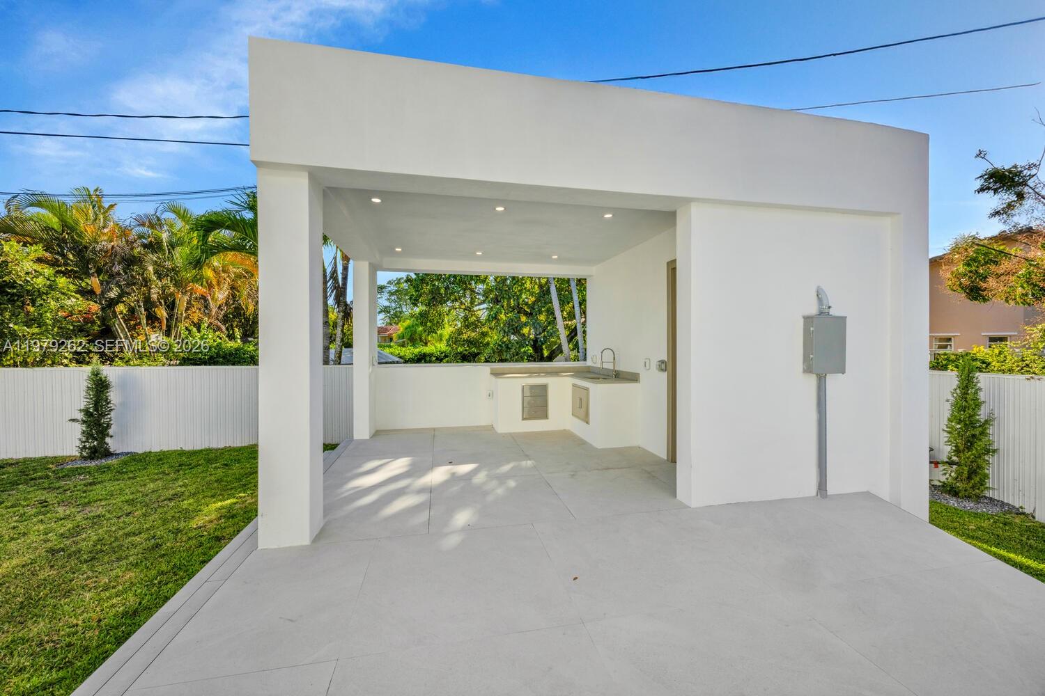 472 S Royal Poinciana Blvd