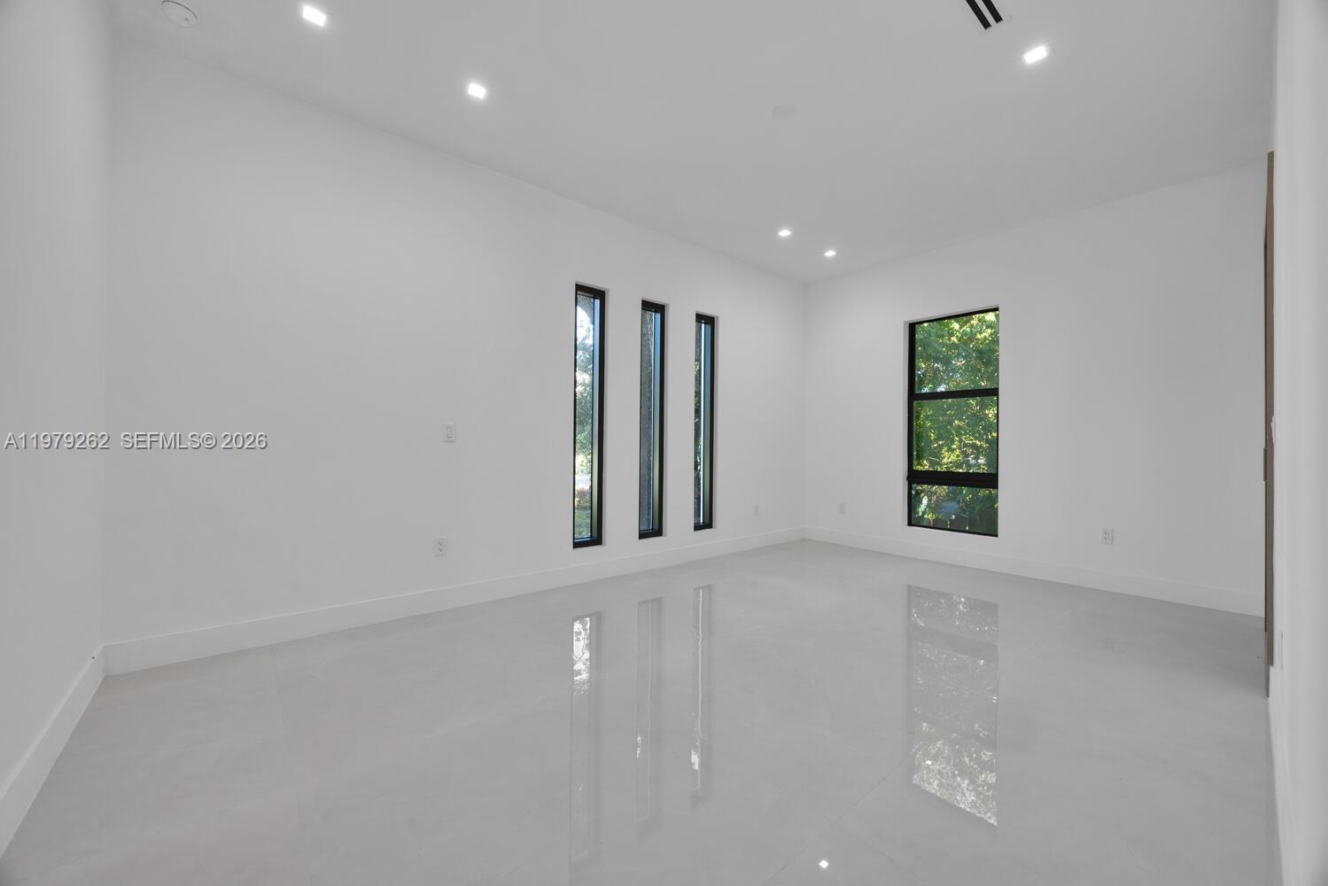 472 S Royal Poinciana Blvd