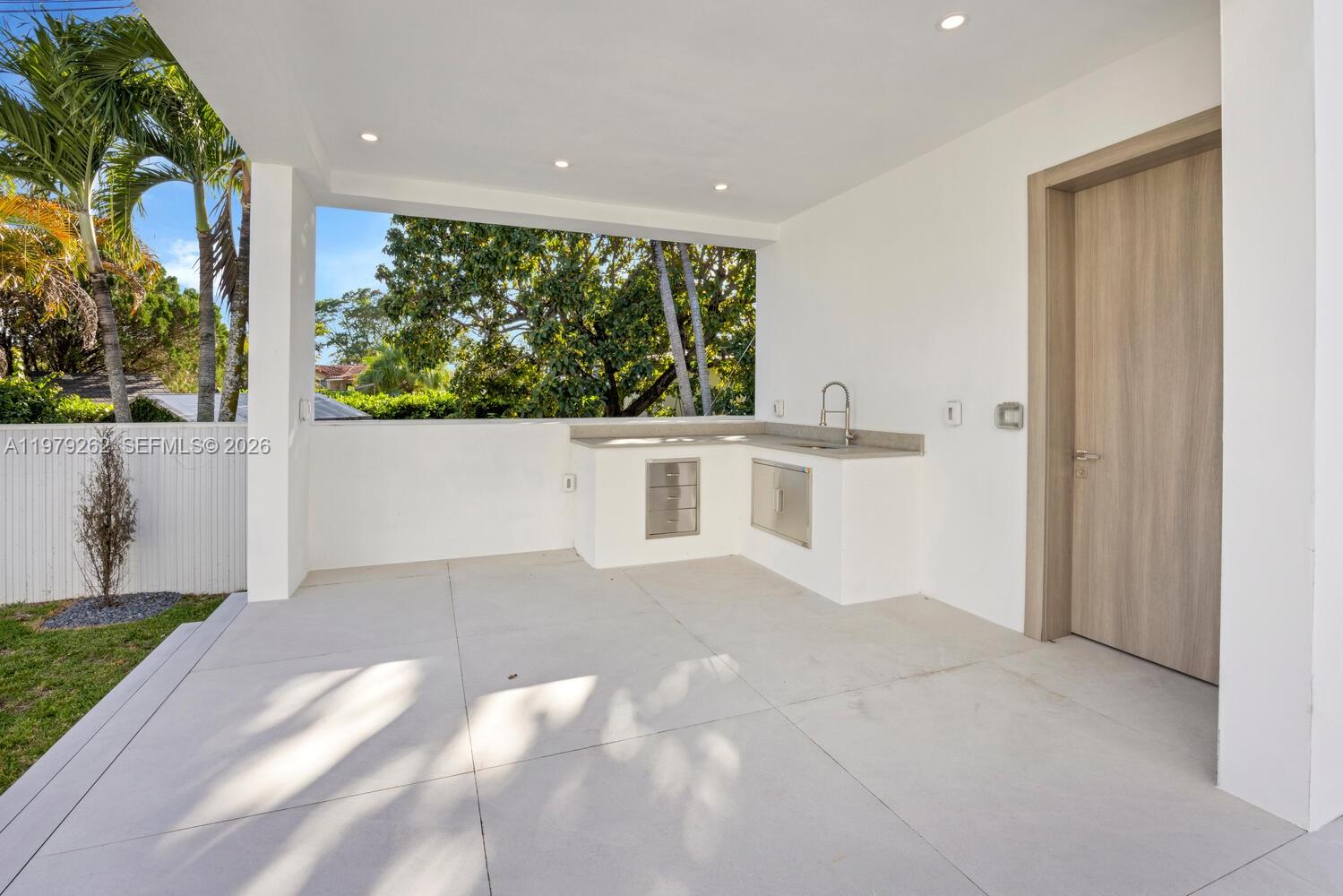 472 S Royal Poinciana Blvd