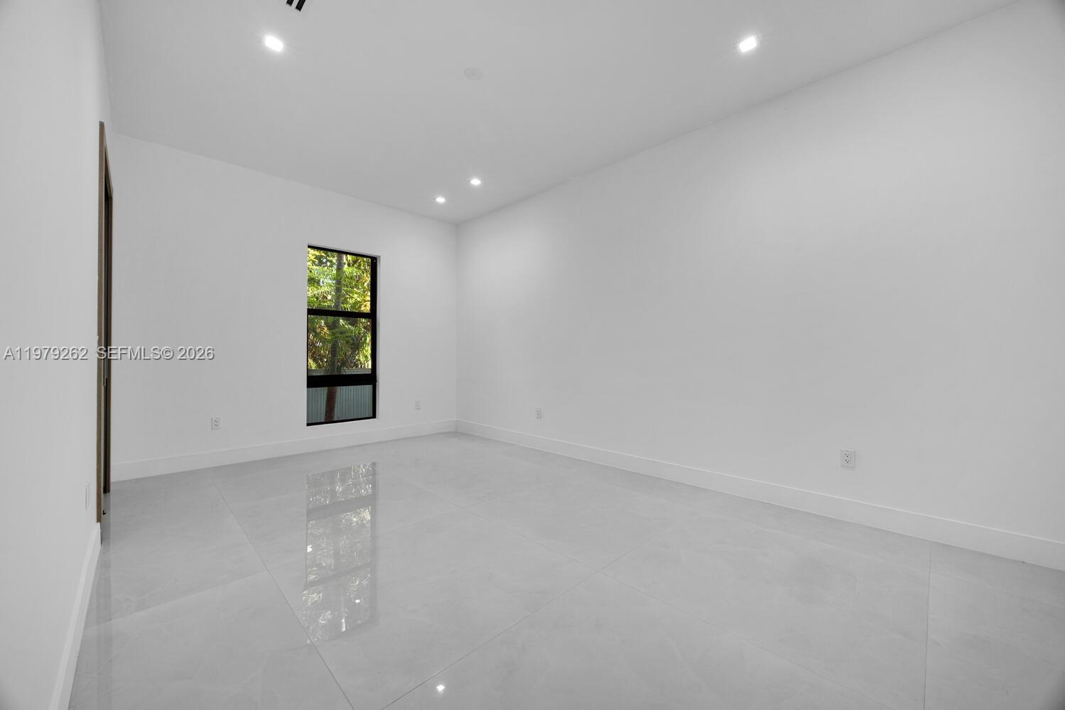 472 S Royal Poinciana Blvd