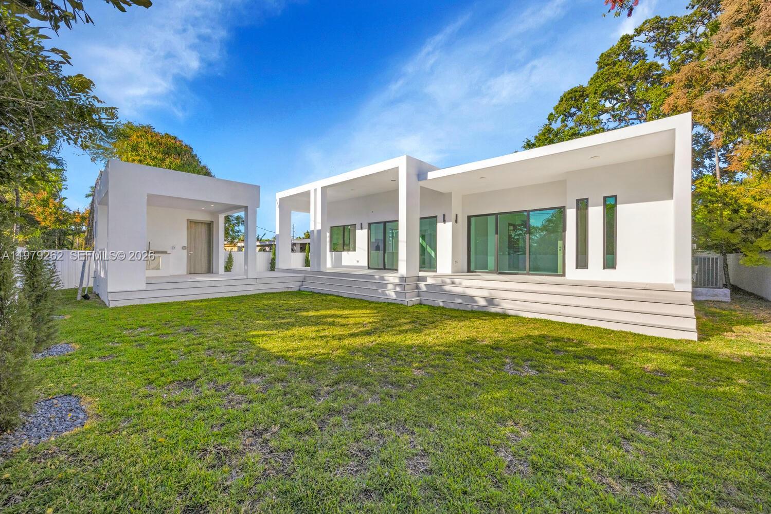 472 S Royal Poinciana Blvd