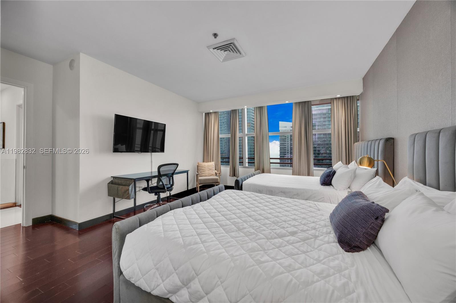 1395 Brickell Ave # 3404