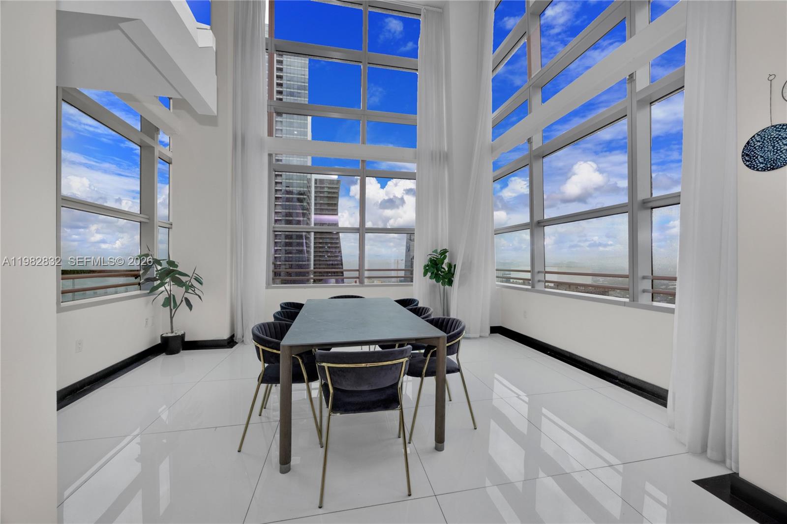 1395 Brickell Ave # 3404