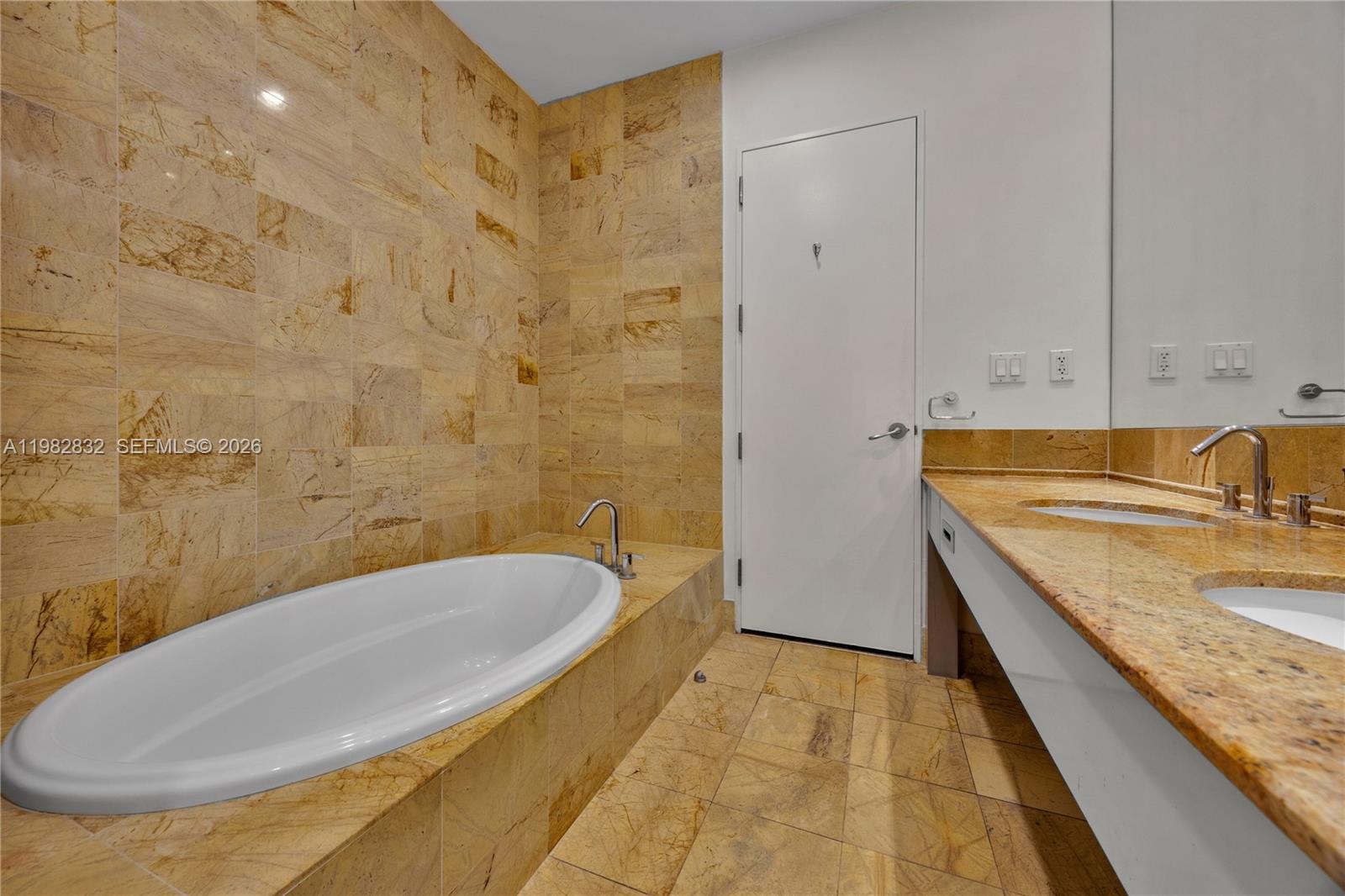 1395 Brickell Ave # 3404