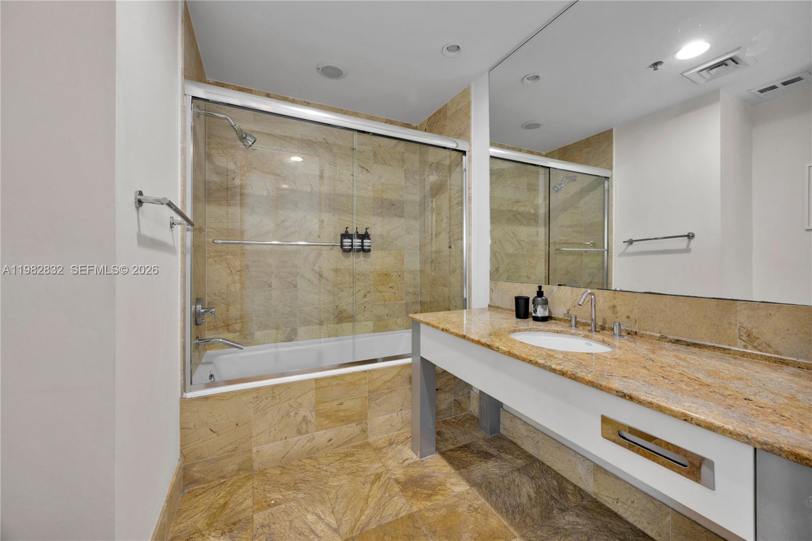 1395 Brickell Ave # 3404
