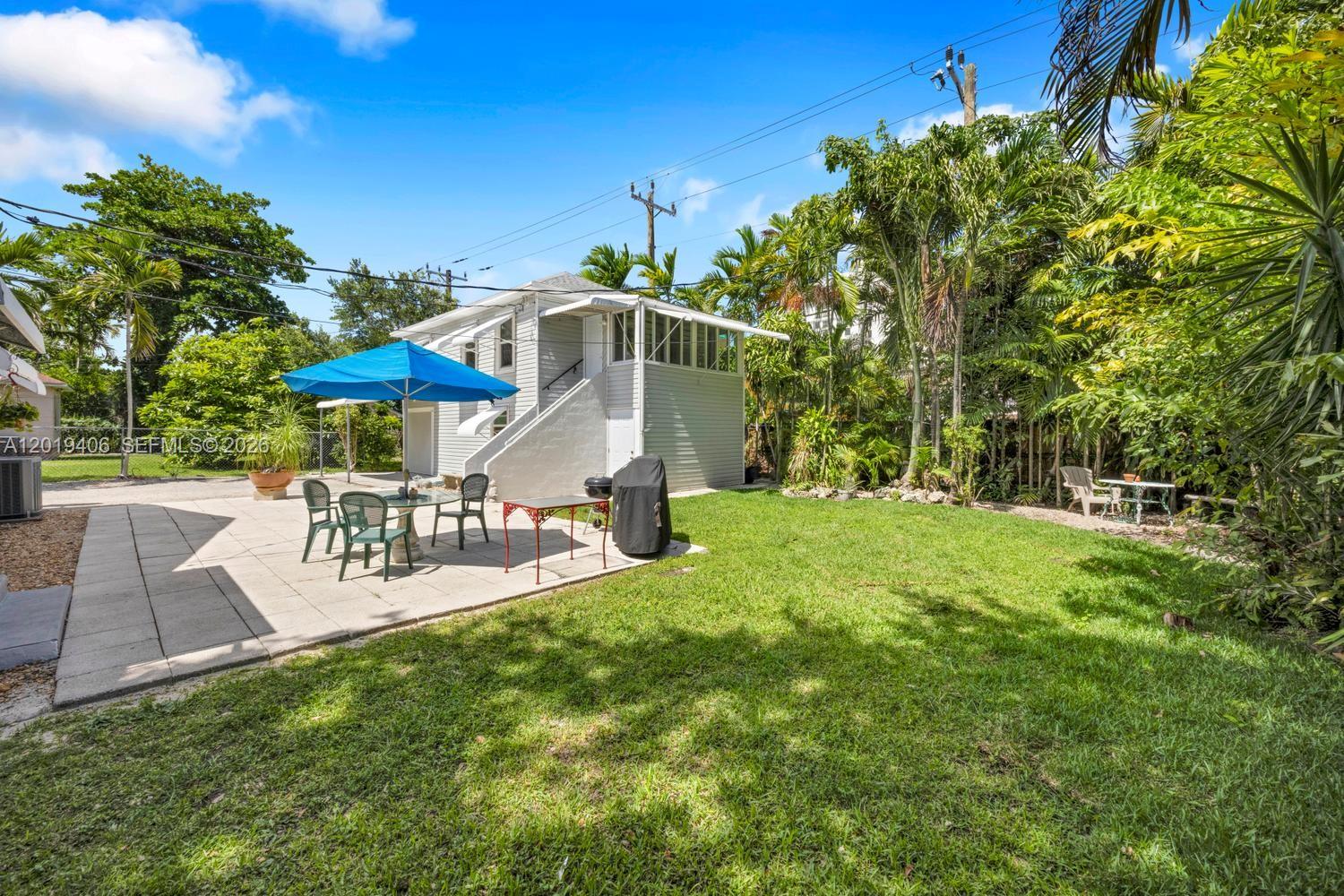 1351 SW 40th Ave Unit: 1/2