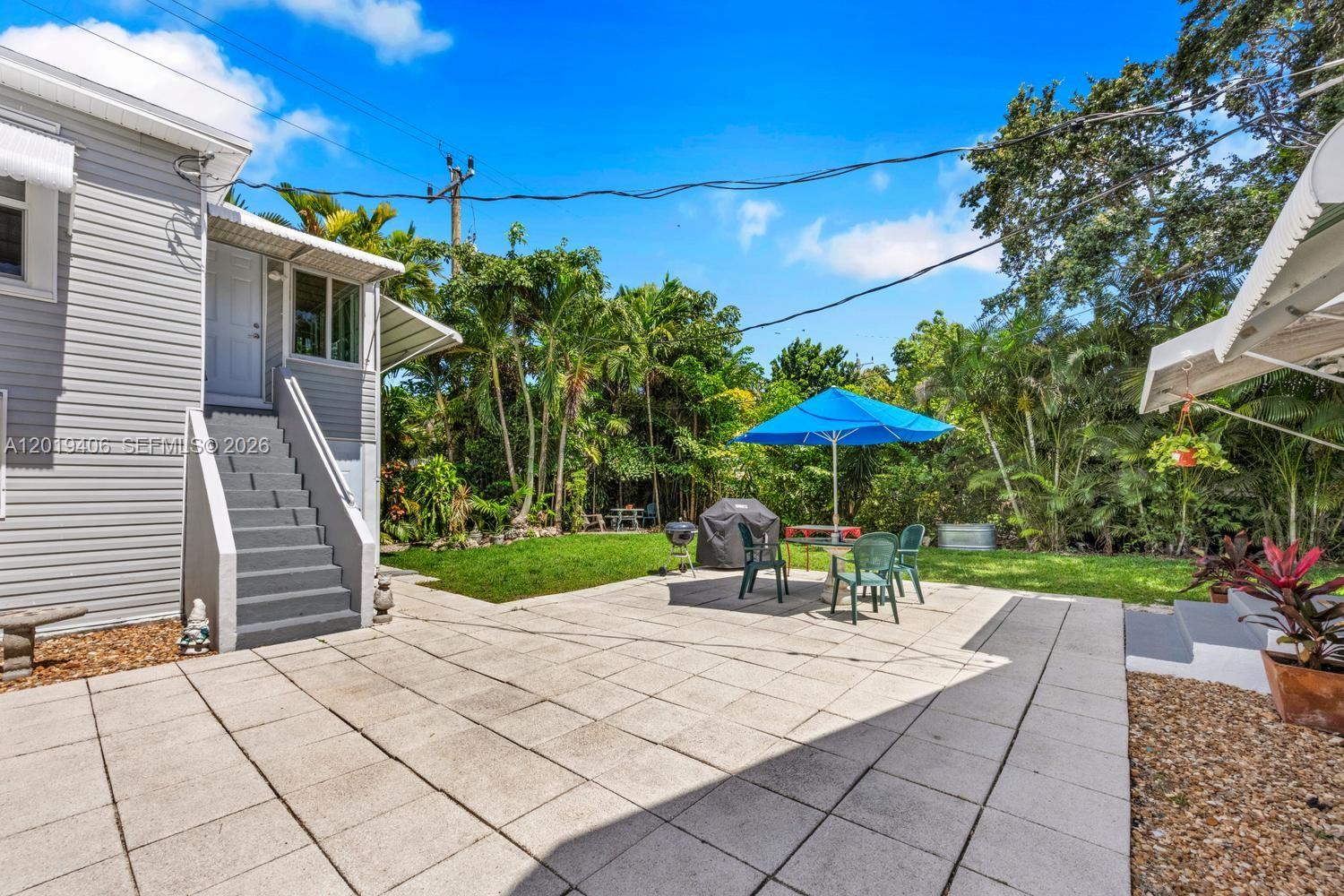1351 SW 40th Ave Unit: 1/2