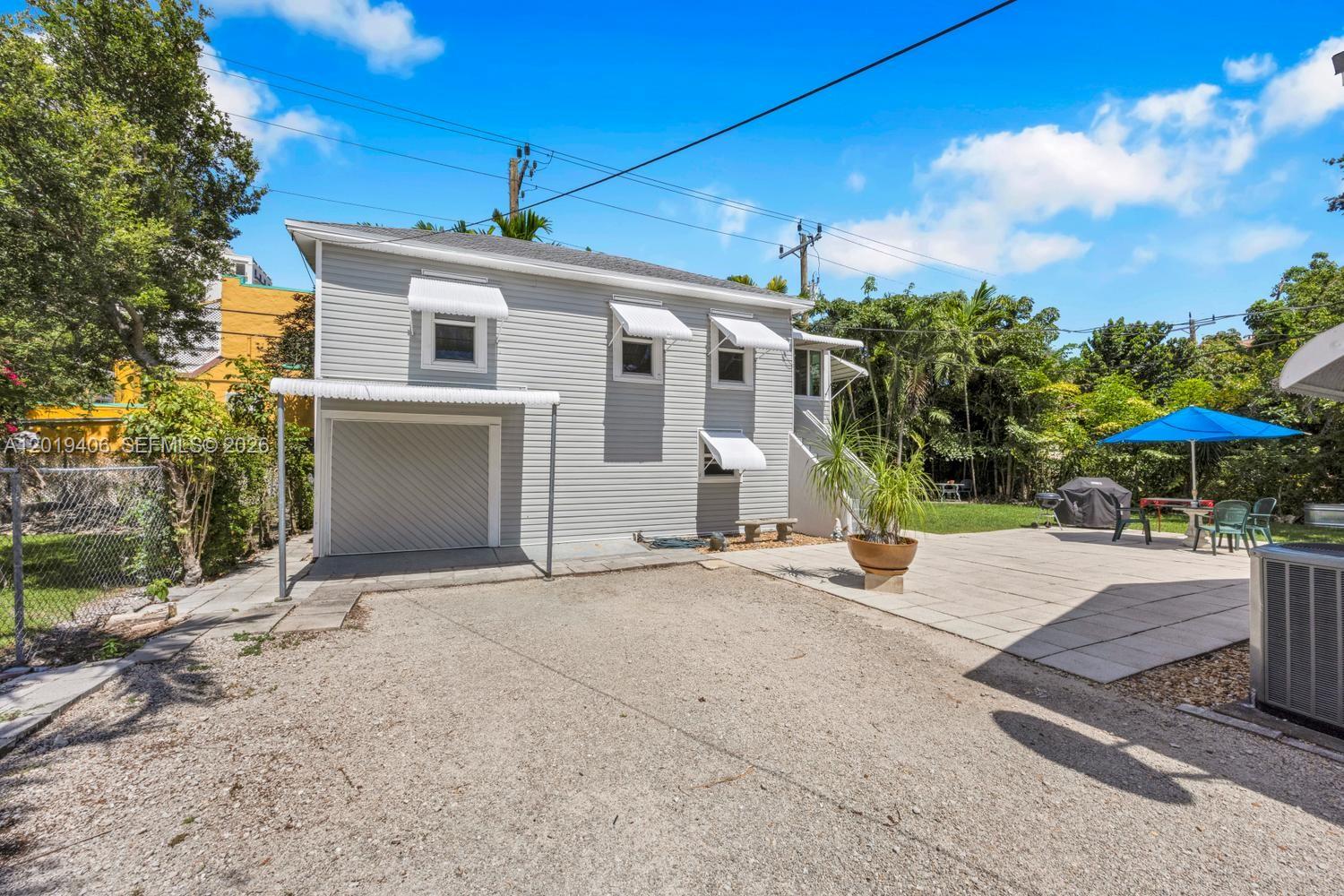 1351 SW 40th Ave Unit: 1/2