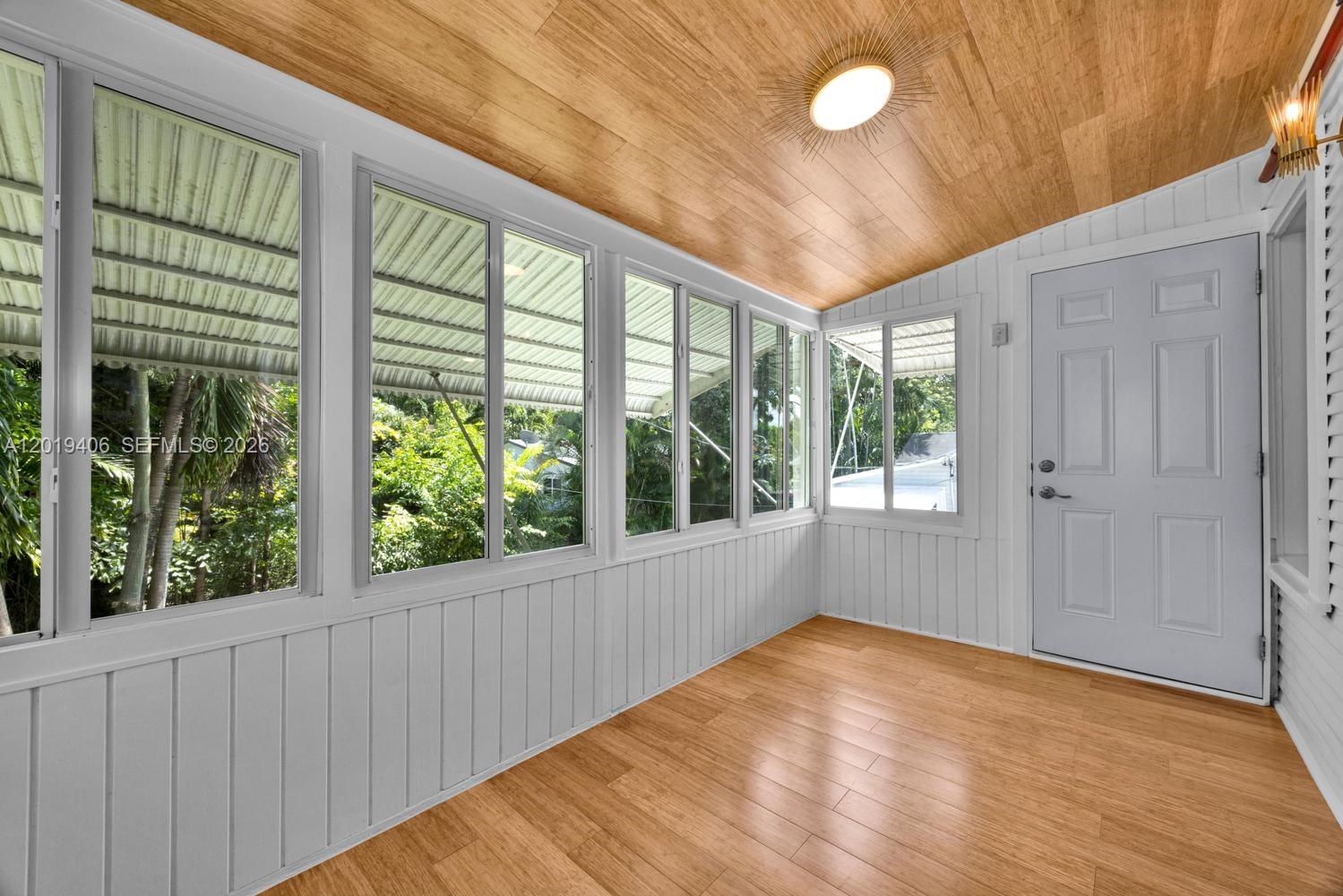 1351 SW 40th Ave Unit: 1/2