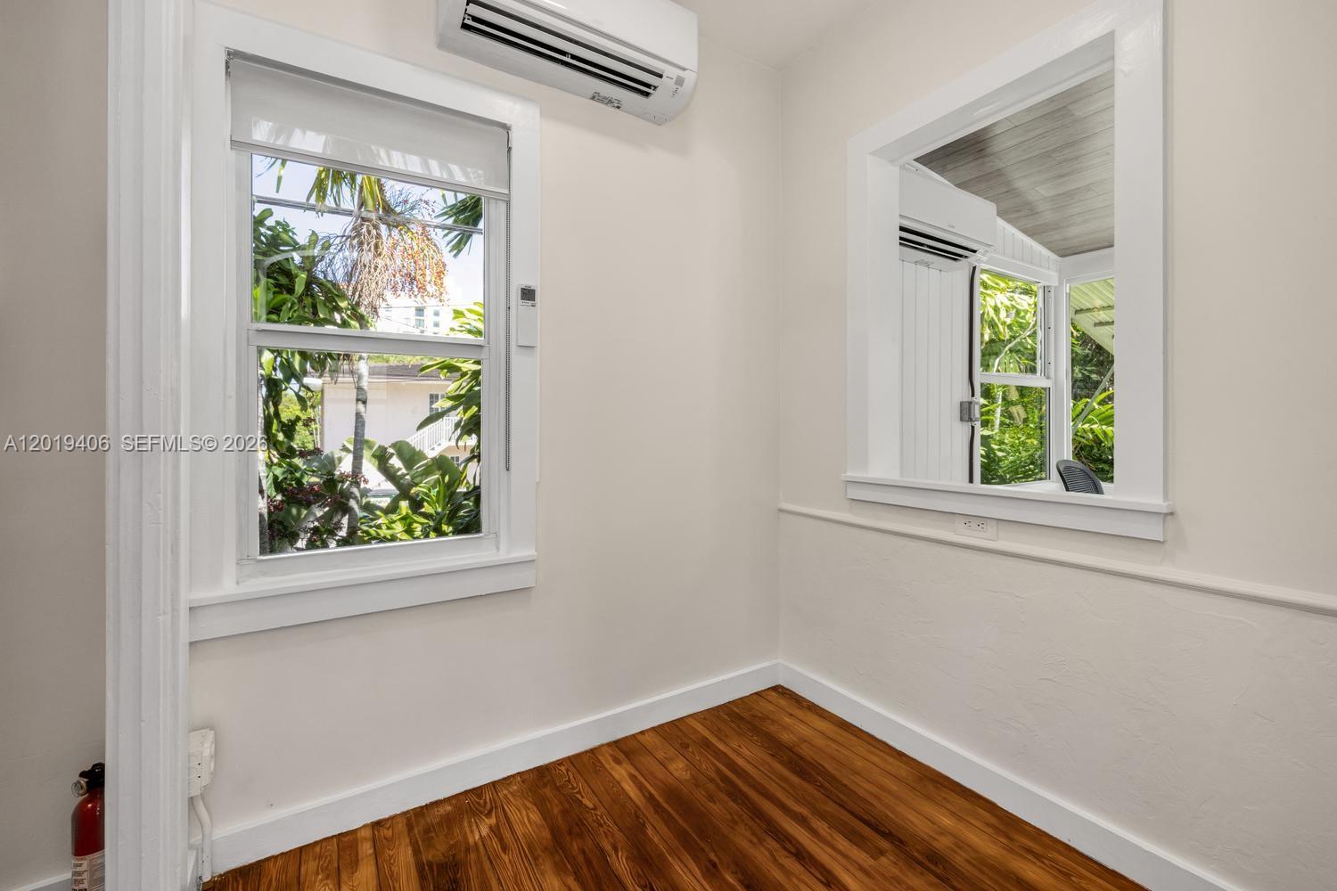 1351 SW 40th Ave Unit: 1/2