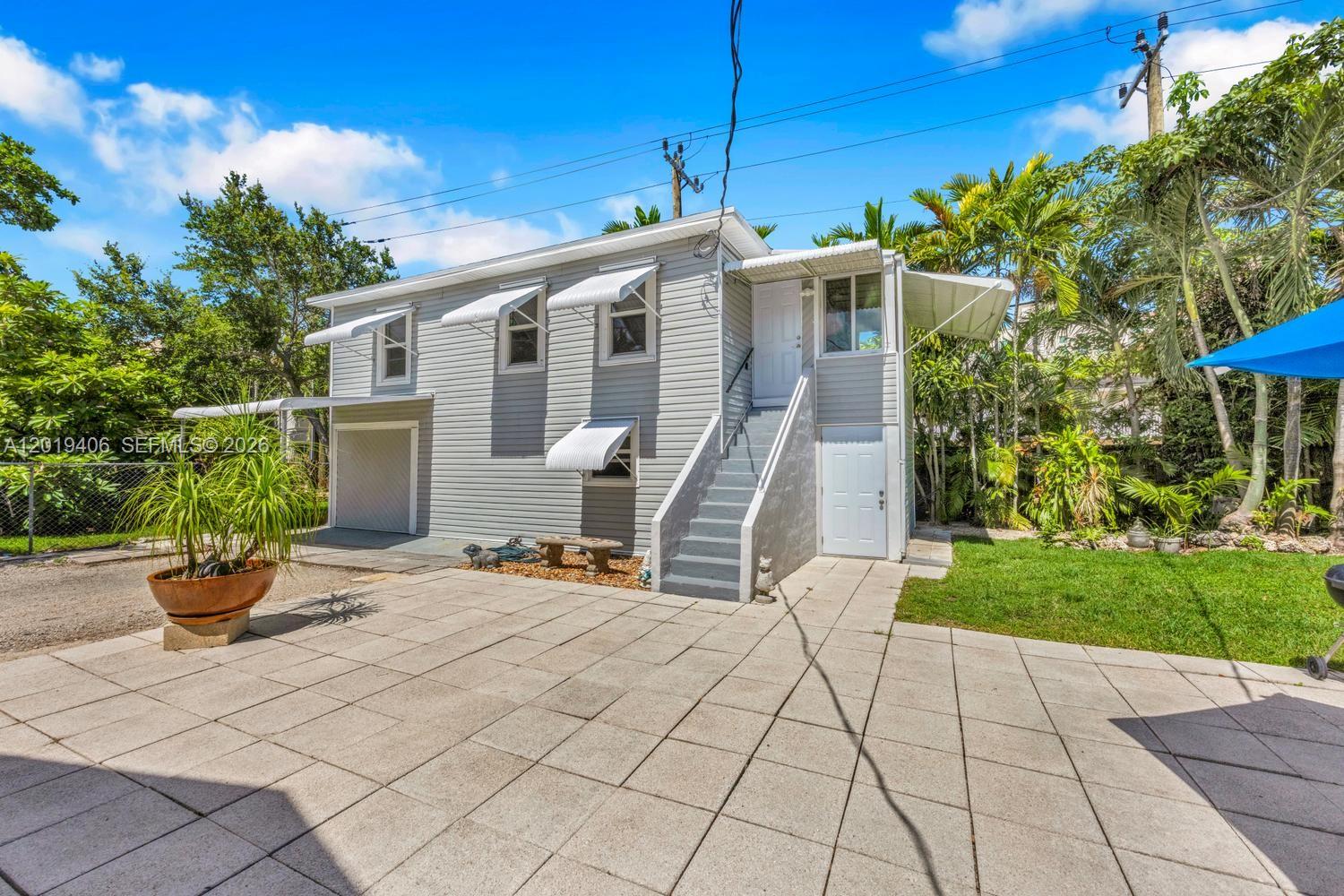 1351 SW 40th Ave Unit: 1/2