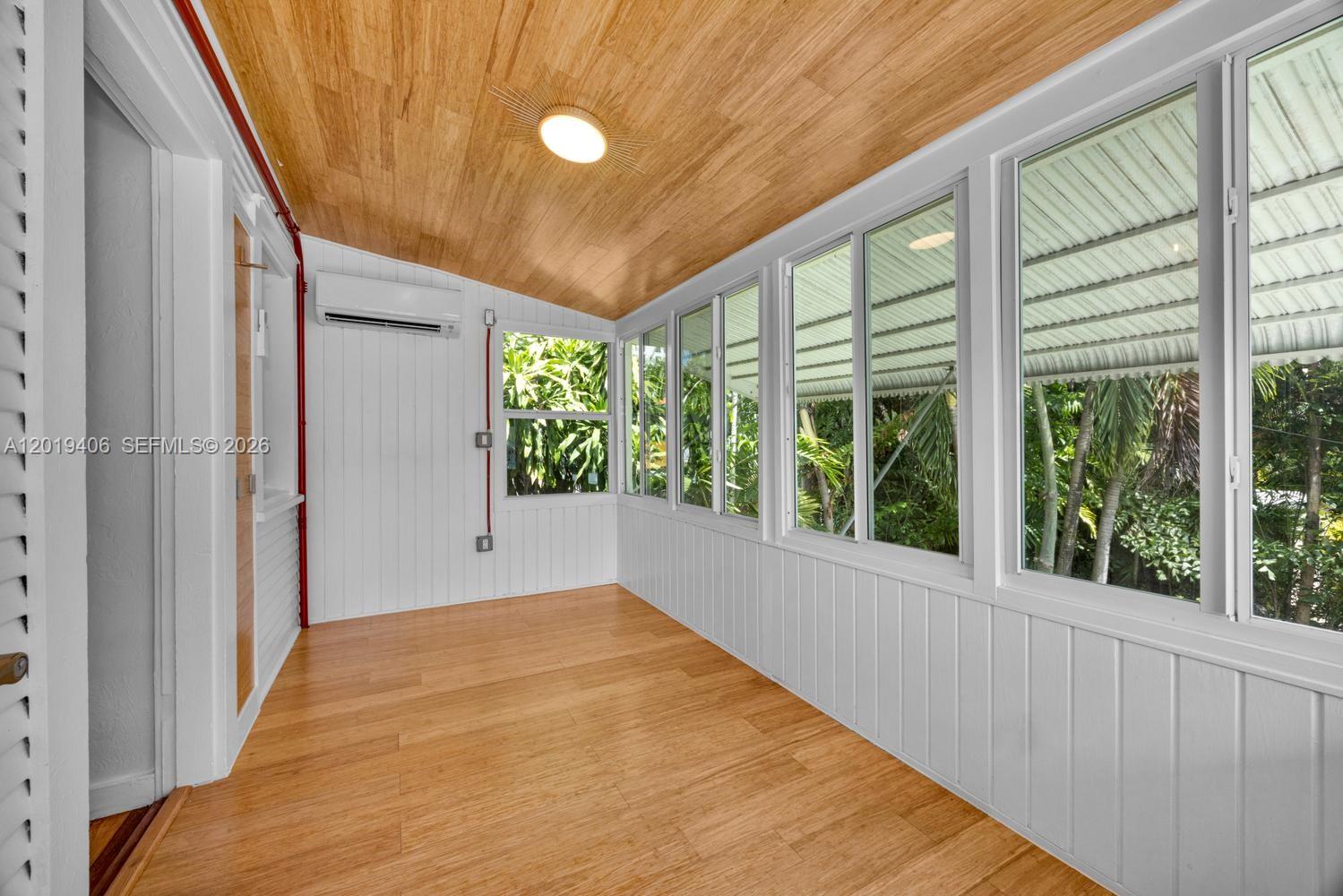 1351 SW 40th Ave Unit: 1/2