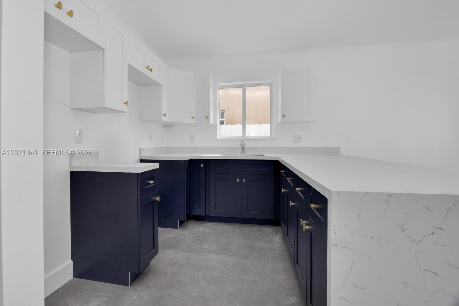 2770 NW 44 ST