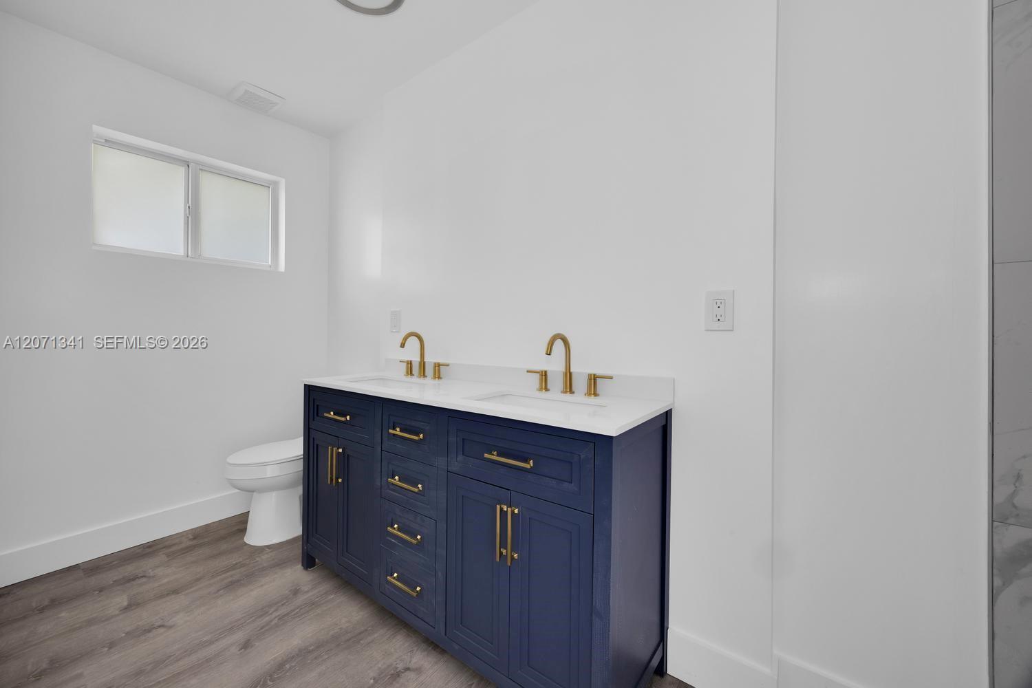 2770 NW 44 ST