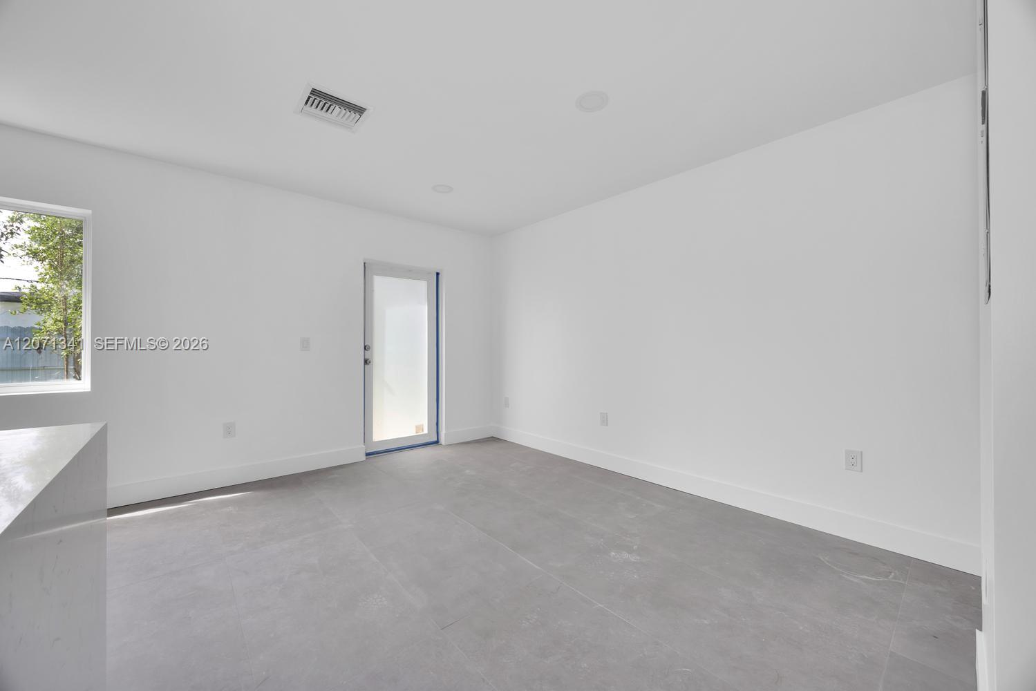 2770 NW 44 ST