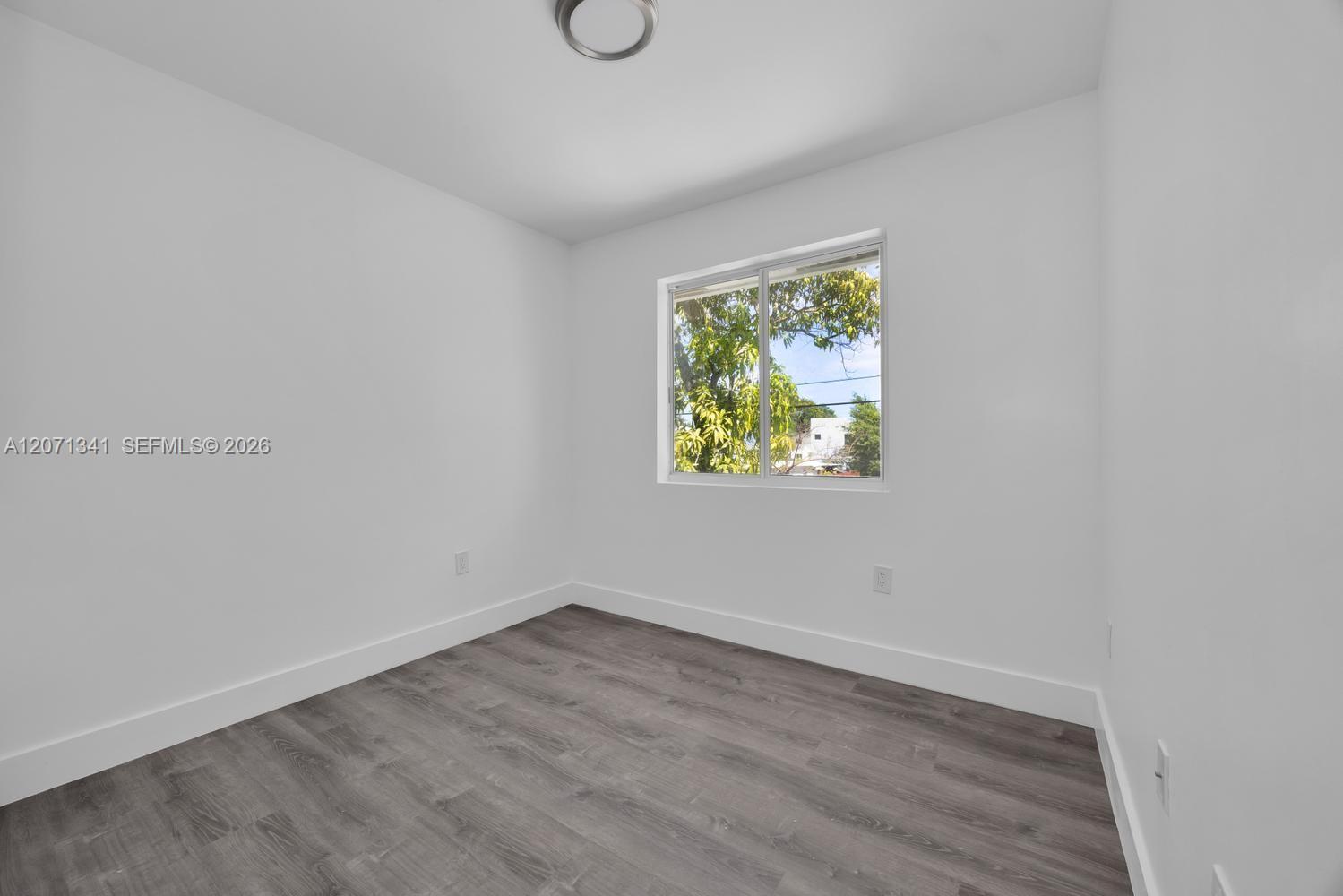 2770 NW 44 ST