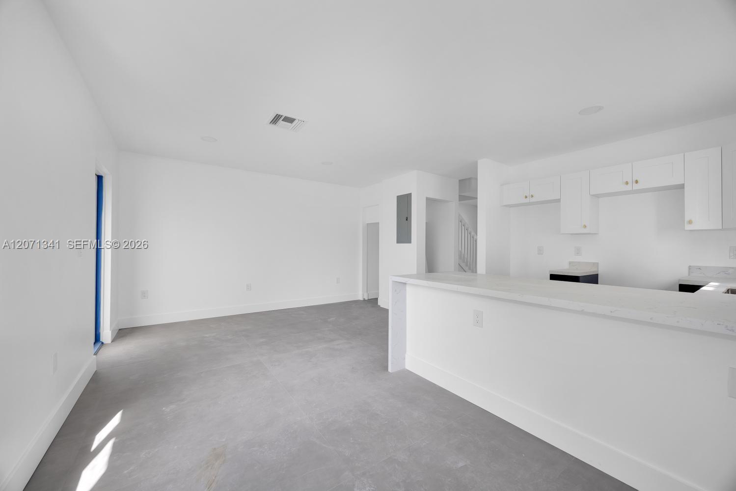 2770 NW 44 ST
