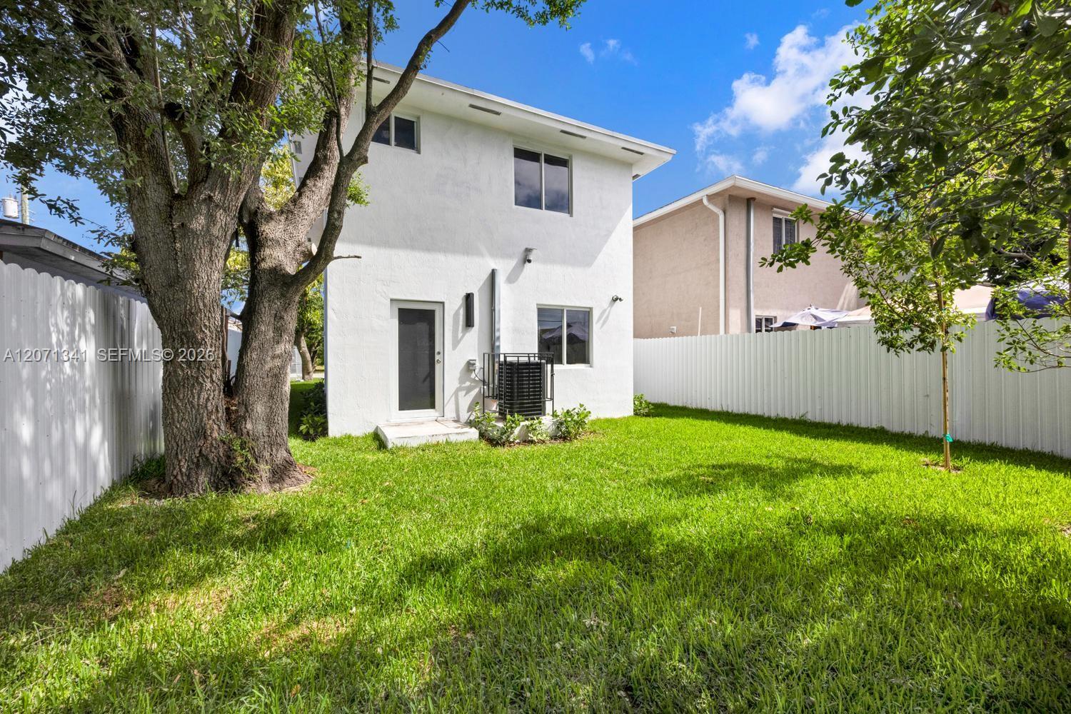 2770 NW 44 ST